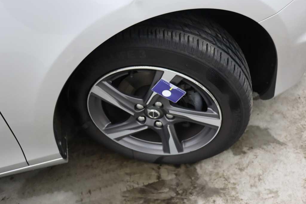 Volvo V40 2016 фото 16