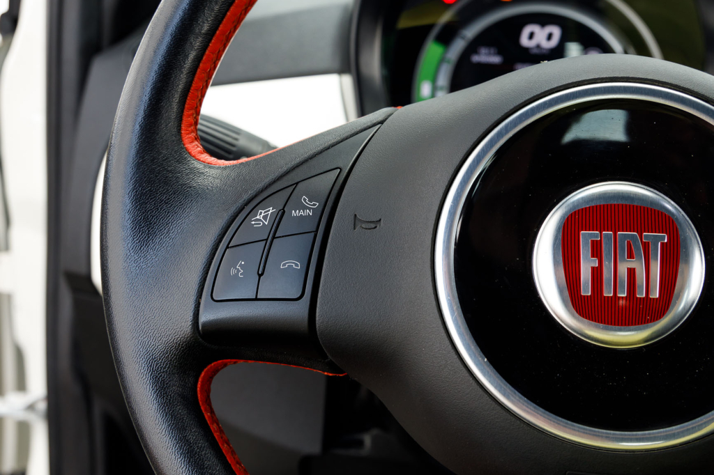 Fiat 500 E 2015 фото 6