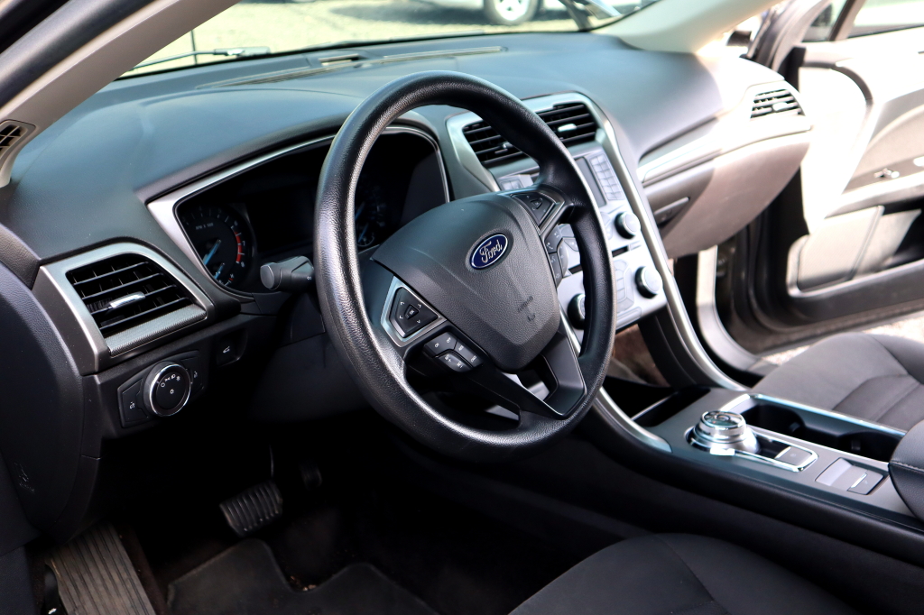 Ford Fusion 2016 photo 24