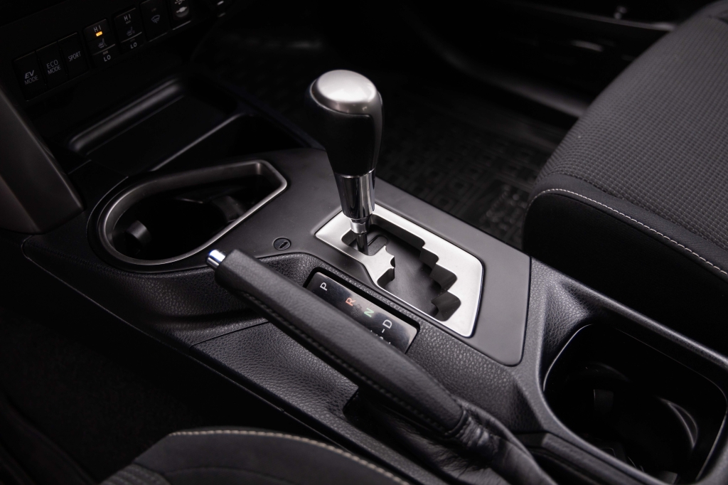 Toyota RAV4 Hybrid 2017 фото Toyota RAV4 Hybrid 2017 фото 24