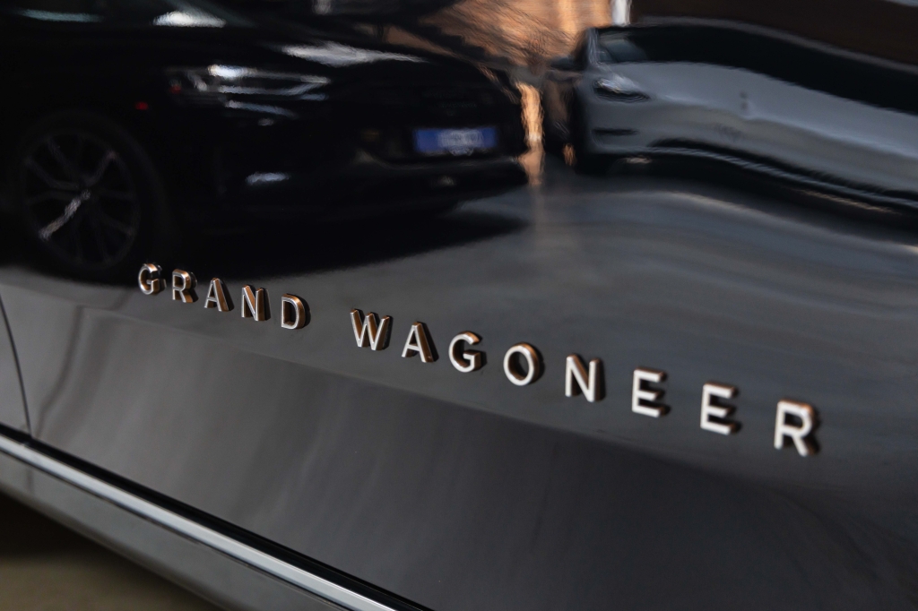 Jeep Grand Wagoneer 2022 фото Jeep Grand Wagoneer 2022 фото 15