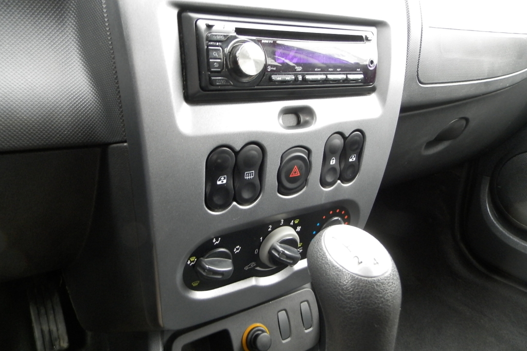 Dacia Duster 2011 photo 13