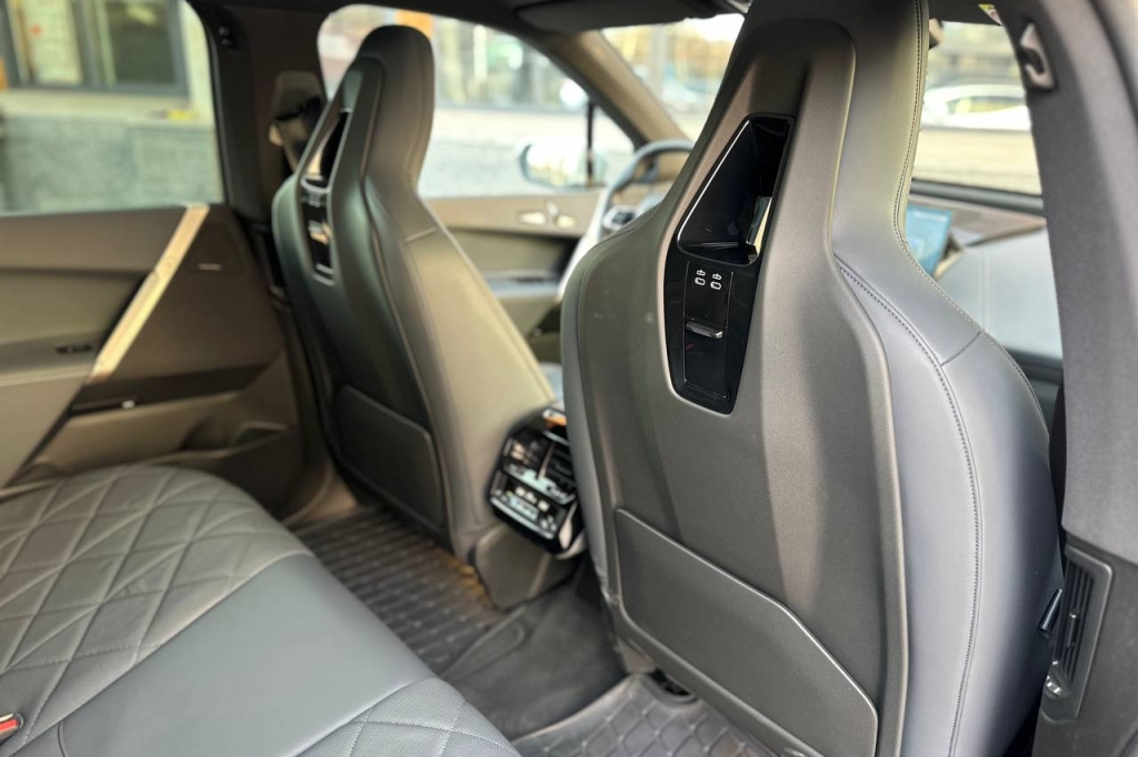 BMW iX xDrive40 2021 фото 16