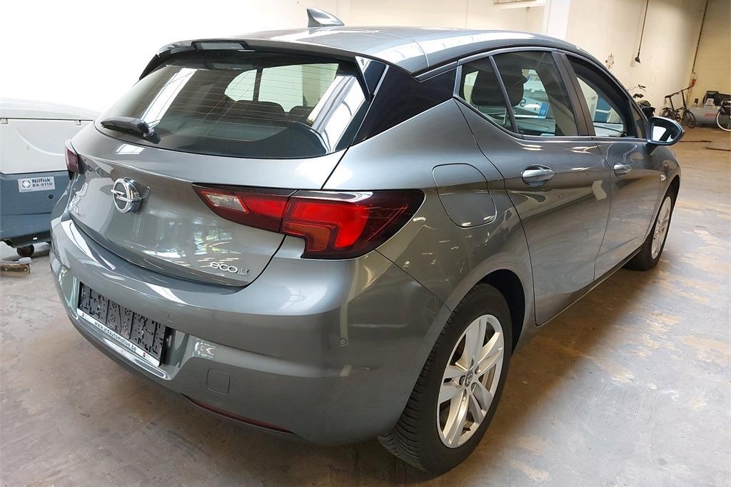 Opel Astra 2017 фото 4