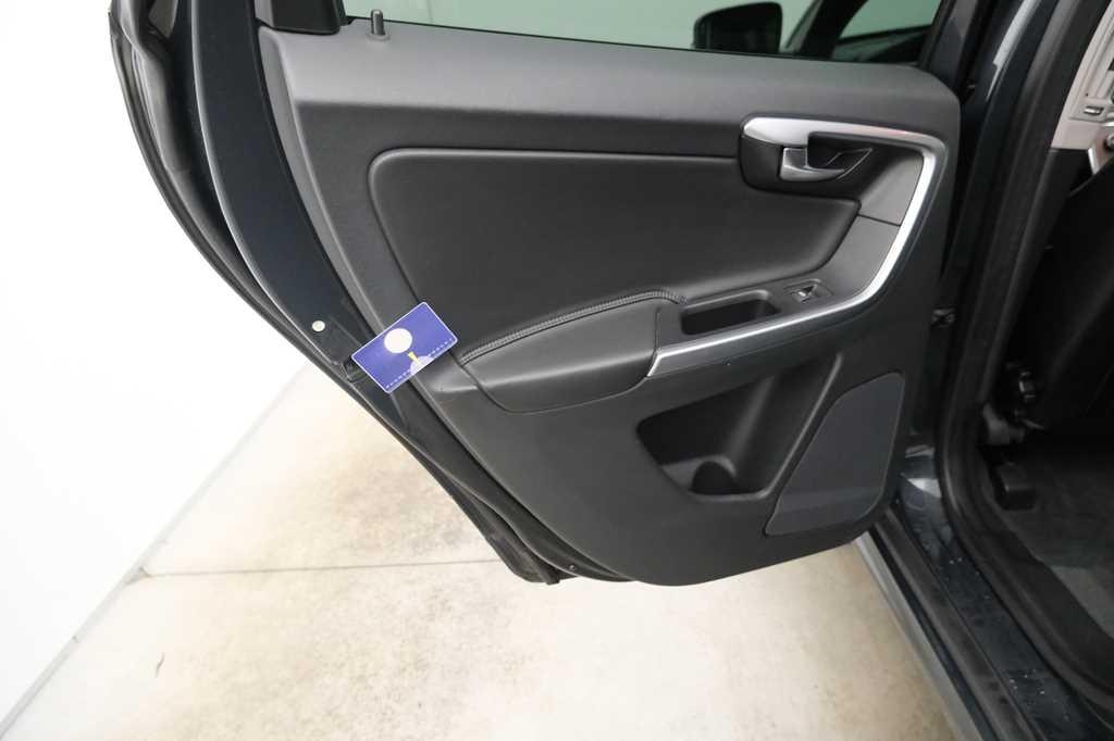 Volvo XC60 2018 фото 41