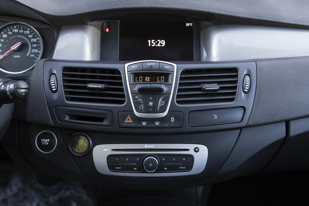 Renault Laguna 2014 photo 21