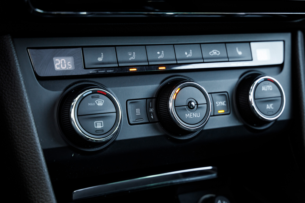 Skoda Superb Laurin & Klement 4x4 2015 photo 37