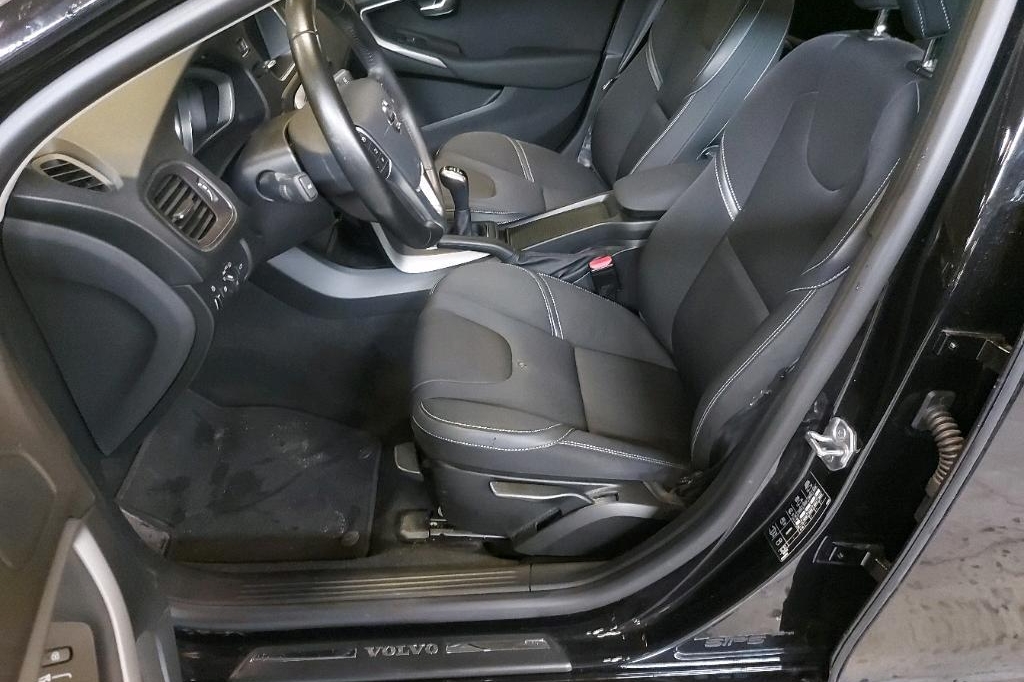 Volvo V40 2019 фото 9