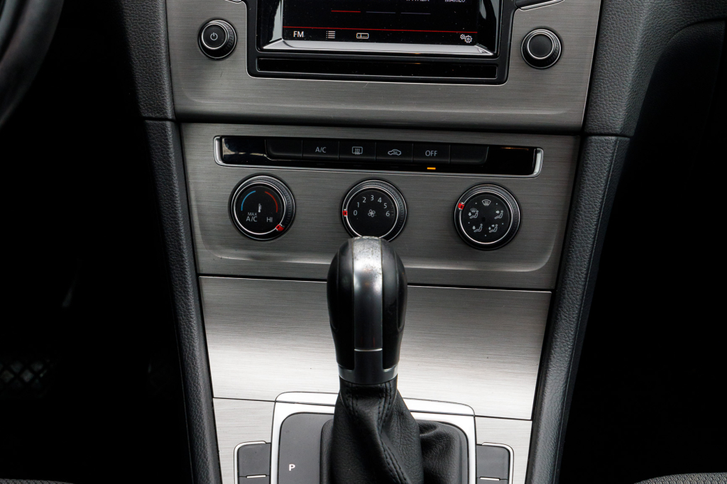 Volkswagen Golf VII photo 14