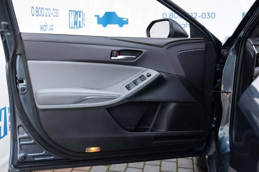 Toyota Avalon Hybrid 2020 photo 14