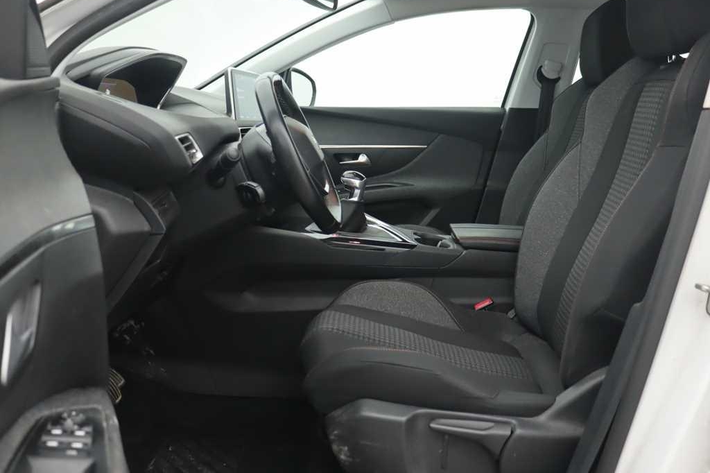 Peugeot 5008 2018 фото 5