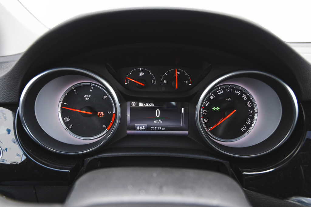 Opel Astra K 2016 фото 26