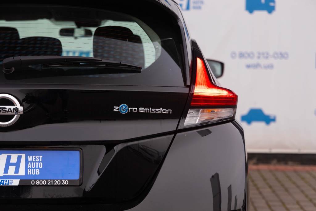 Nissan Leaf 2021 фото Nissan Leaf 2021 фото 8