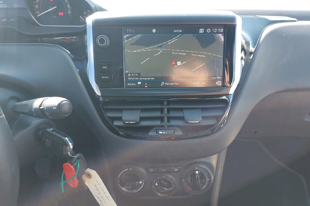 Peugeot 208 2017 фото 6