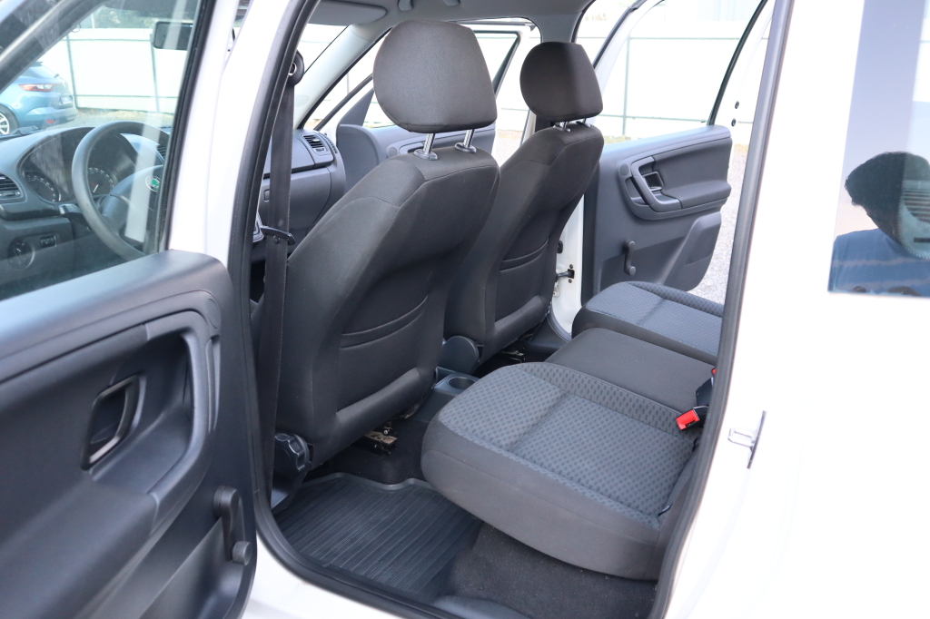 Skoda Roomster 2010 photo 17