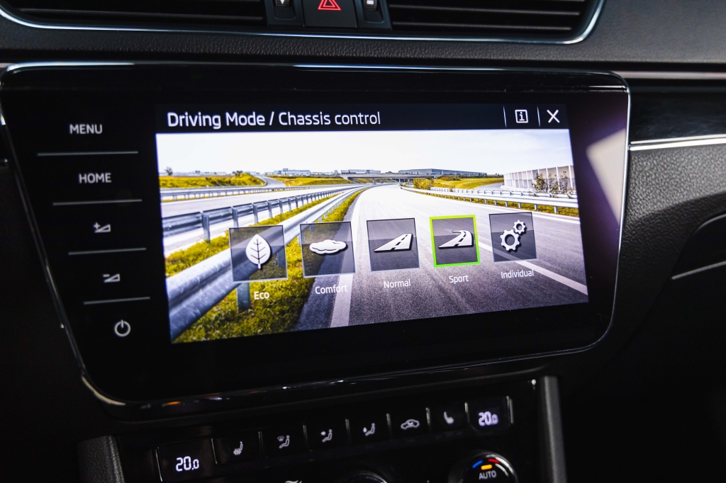 Skoda Superb Plug In Hybrid 2020 фото Skoda Superb Plug In Hybrid 2020 фото 25
