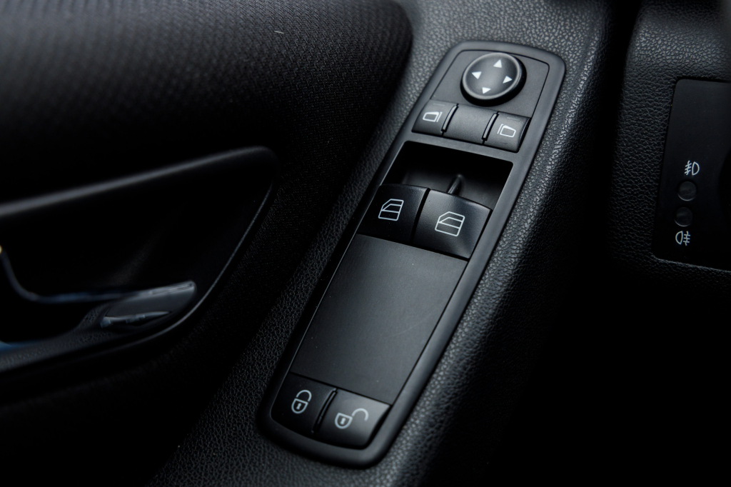 Mercedes-Benz B 170 photo 14