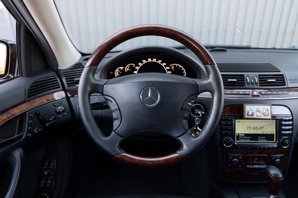 Mercedes-Benz S-Class S500L 2003 photo 25