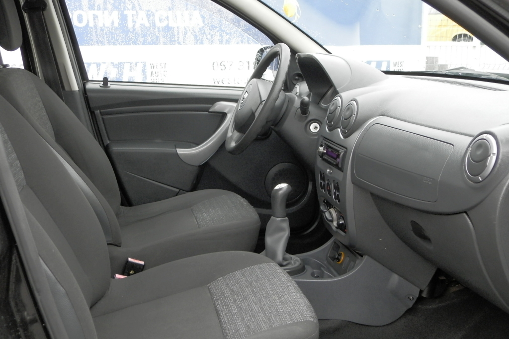 Dacia Duster 2011 photo 18