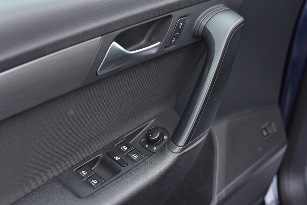 Volkswagen Passat B7 Panorama 2012 photo 28