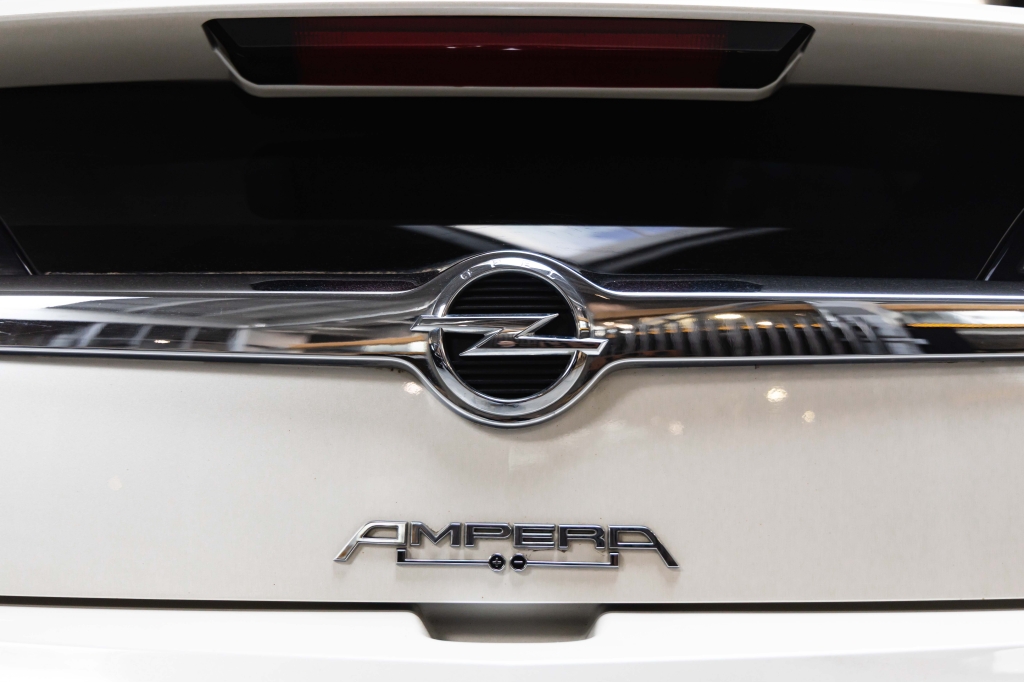 Opel Ampera 2011 фото 11