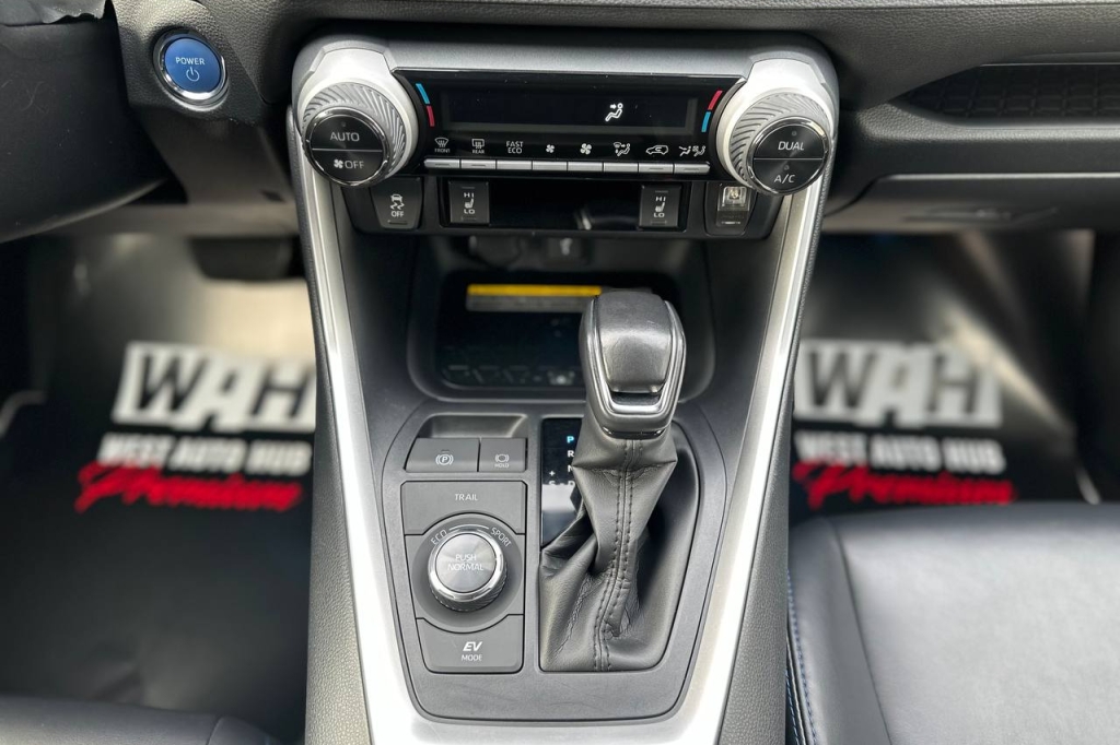 Toyota RAV4 EV Hybrid 2020 фото 20