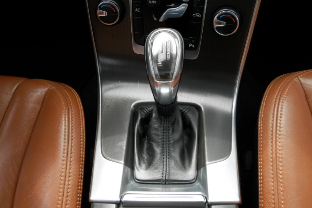 Volvo V60 2012 фото 10