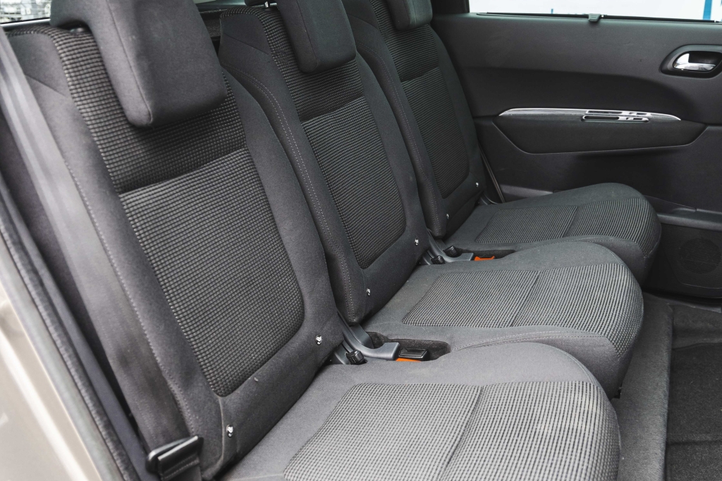 Peugeot 5008 2012 photo 34