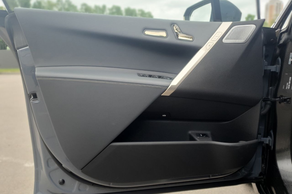 BMW iX M60 2022 фото 11