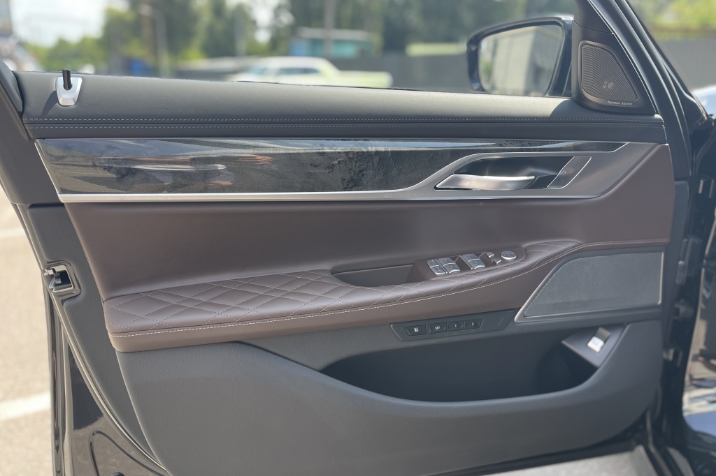BMW 760 Long XDrive 2021 фото 15