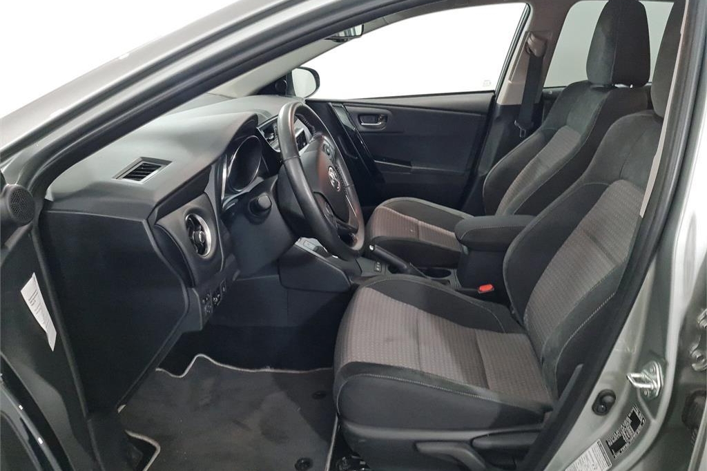 Toyota Auris 2018 photo 2