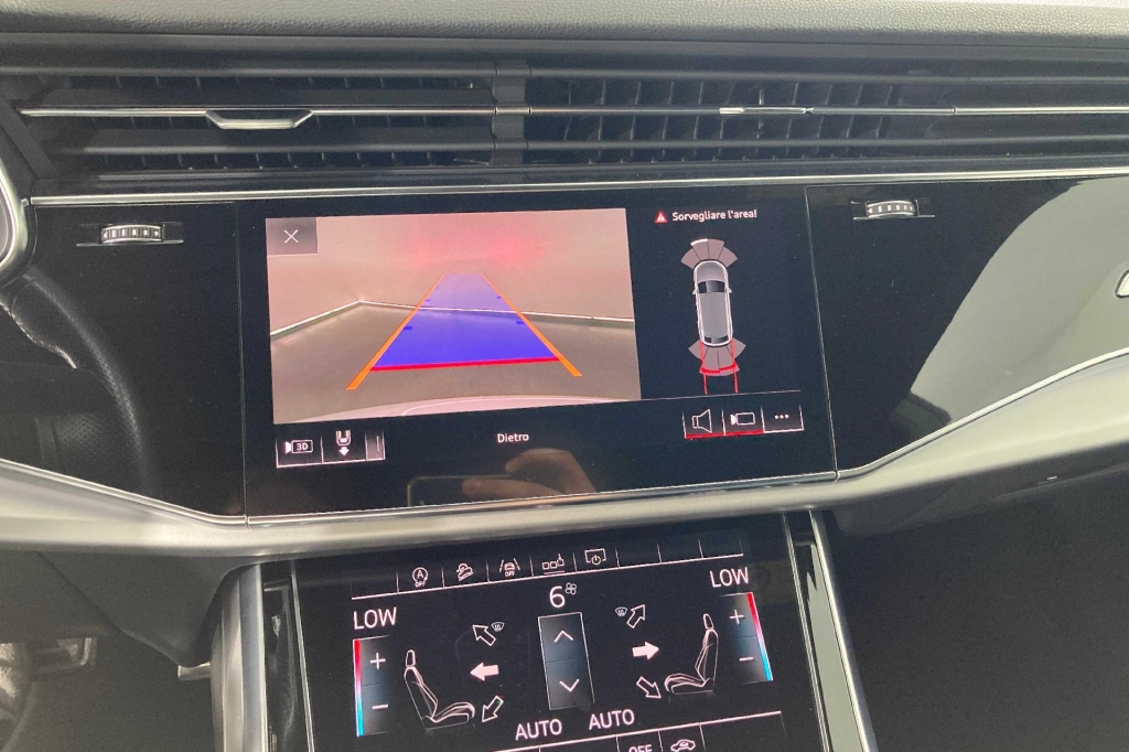 Audi Q8 2019 фото 7