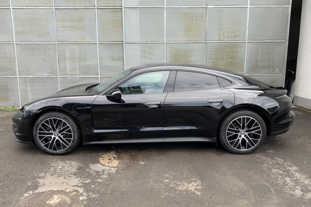 Porsche Taycan 2021 photo 2