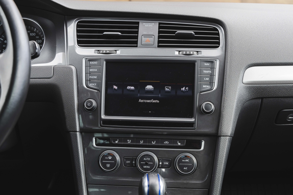 Volkswagen e-Golf 2014 фото 23