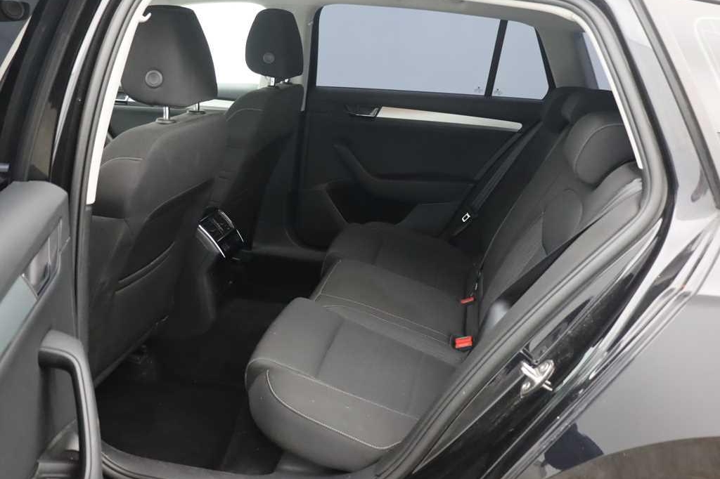 Skoda Superb Combi 2017 фото 3