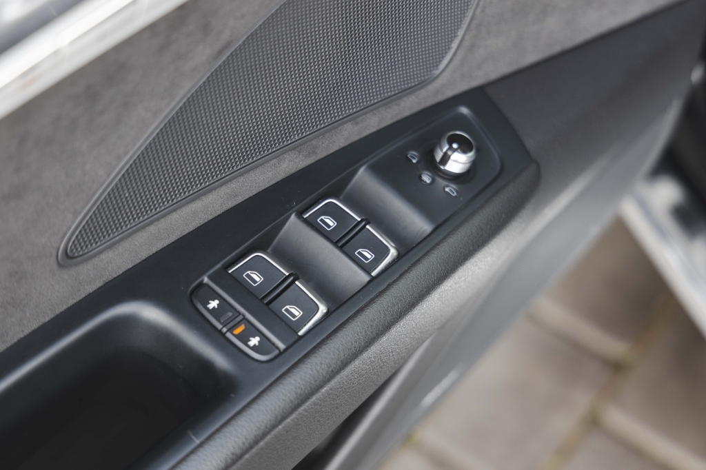 Audi A8 2015 photo 15