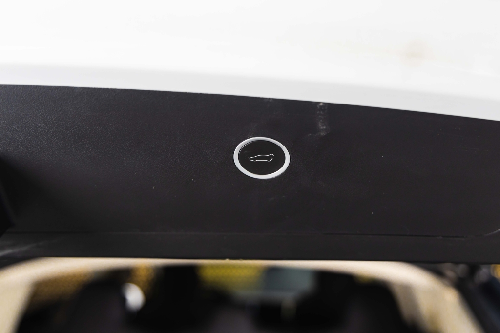 Tesla Model X 75D 2017 фото Tesla Model X 75D 2017 фото 36