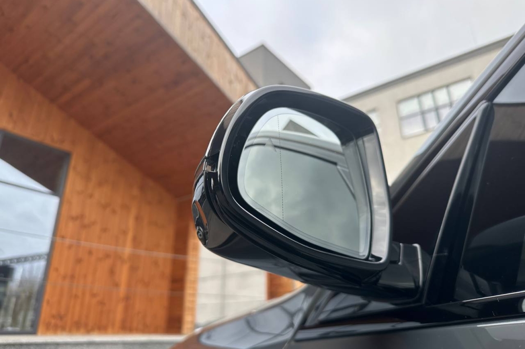 BMW-Alpina XB7 2022 фото 10