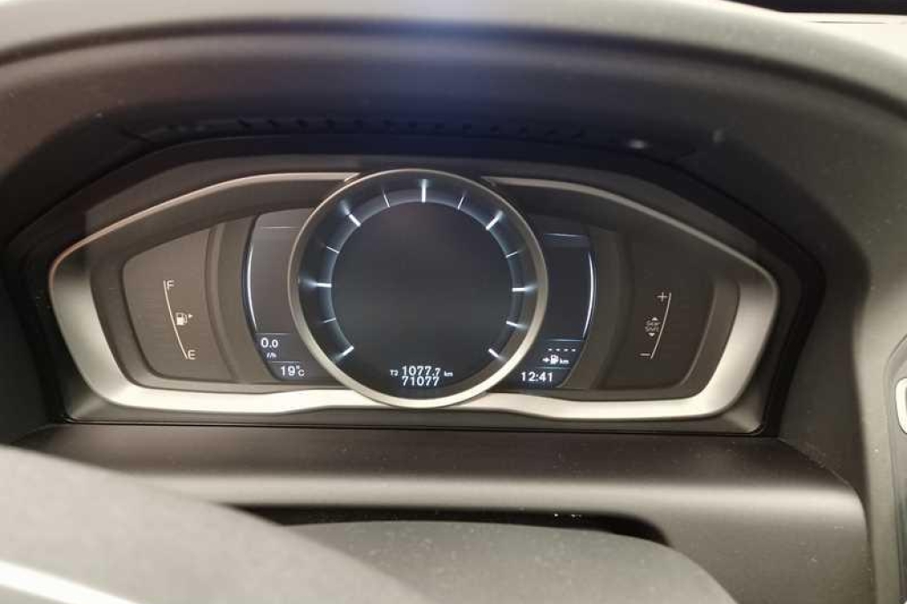 Volvo XC60 2016 фото 6