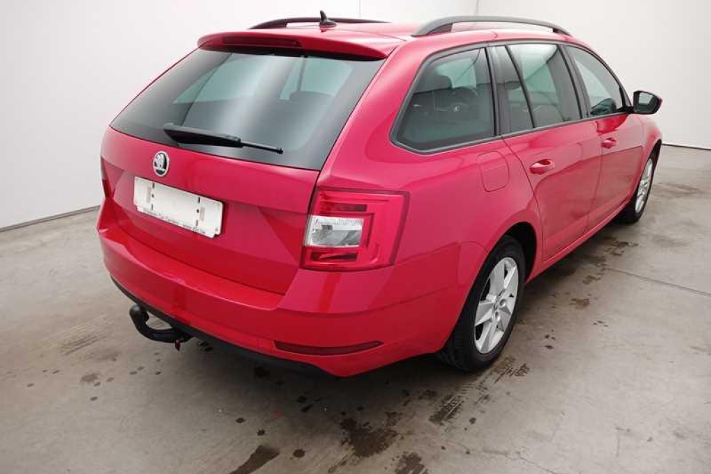Skoda Octavia Combi 2018 фото 2