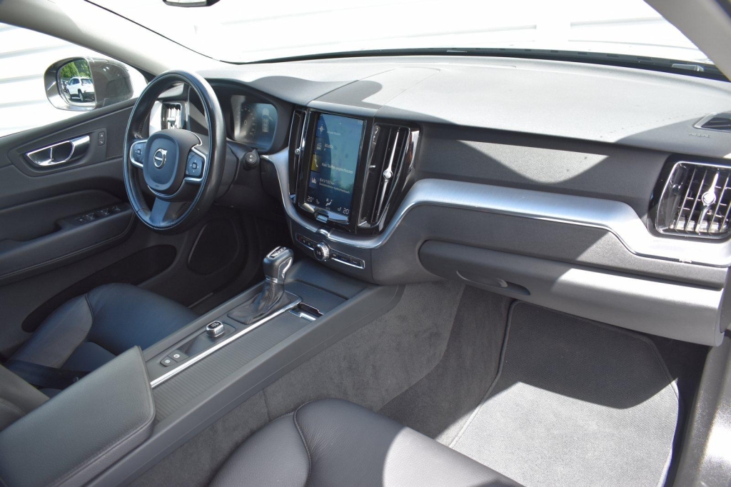 Volvo XC60 2018 фото 7