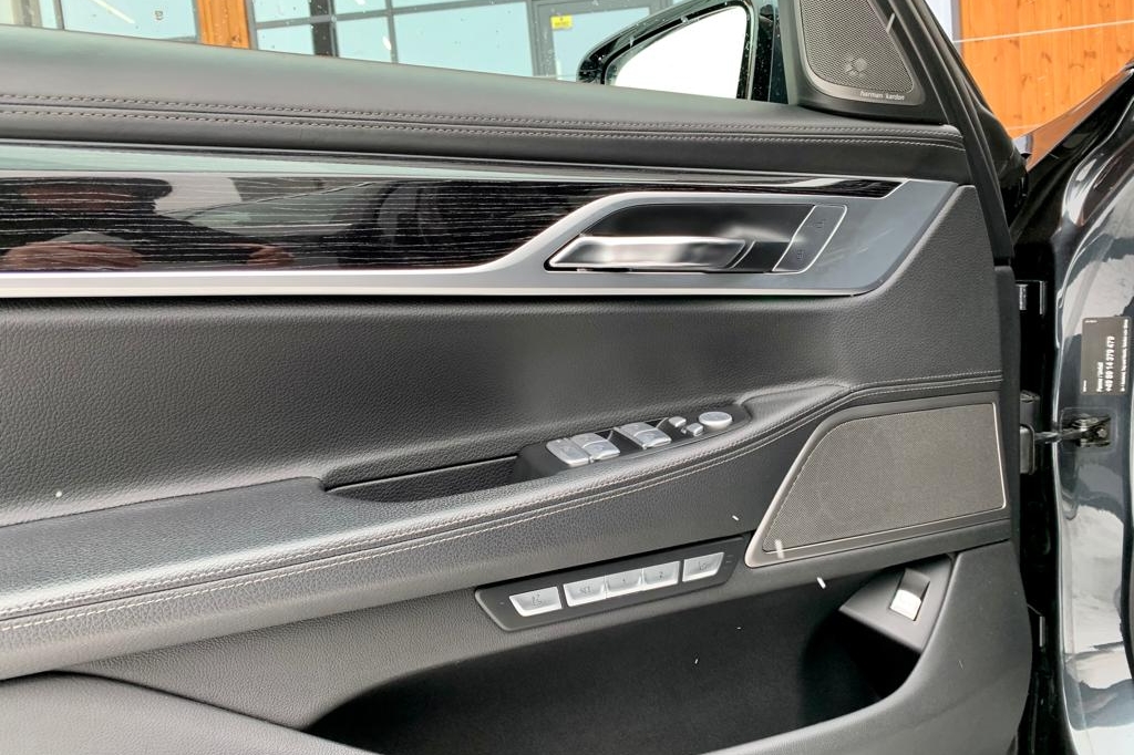 BMW 730 xDrive 2016 photo 24