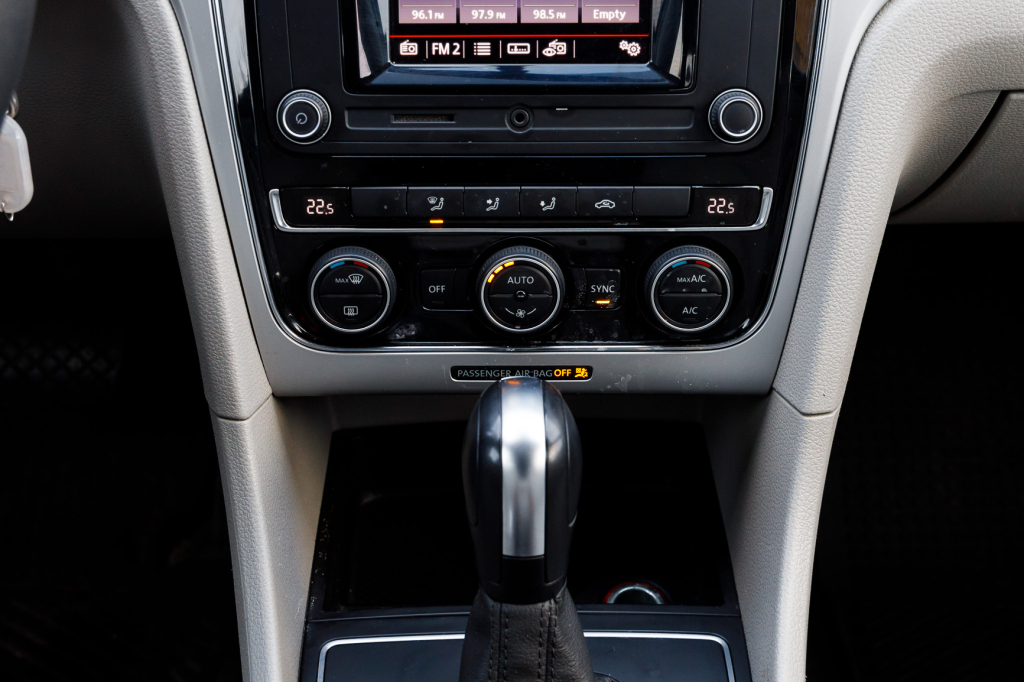 Volkswagen Passat S LED 2016 photo 21