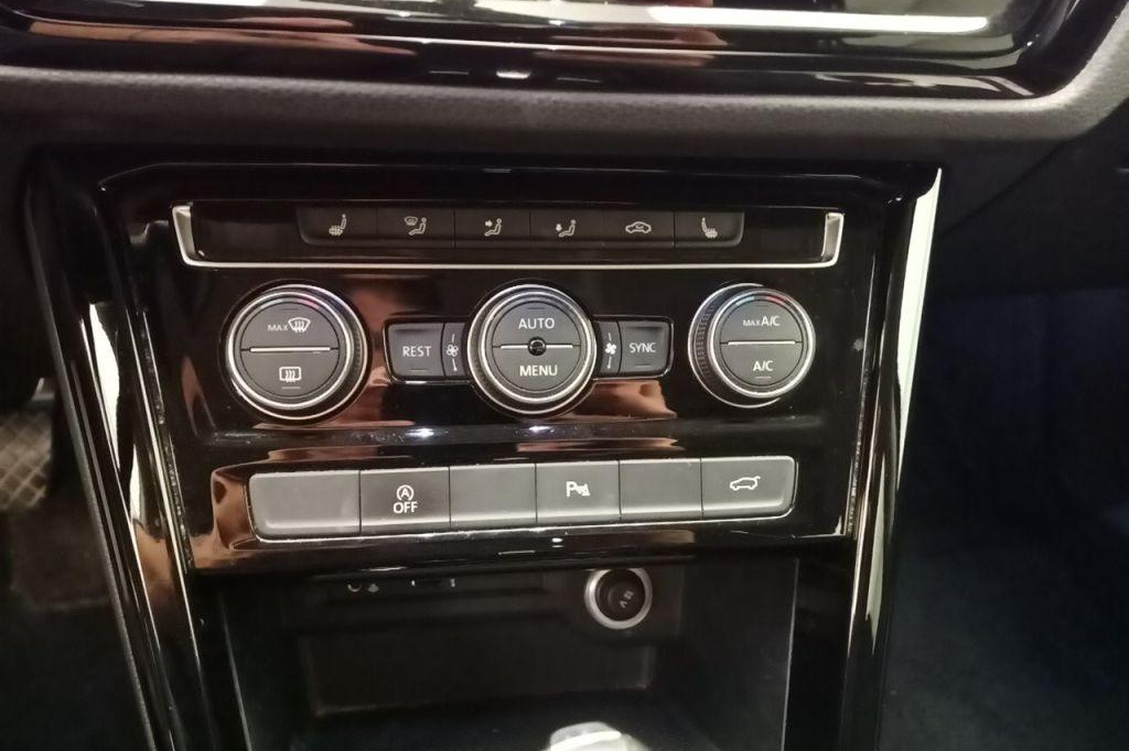 Volkswagen Touran 2016 photo 19