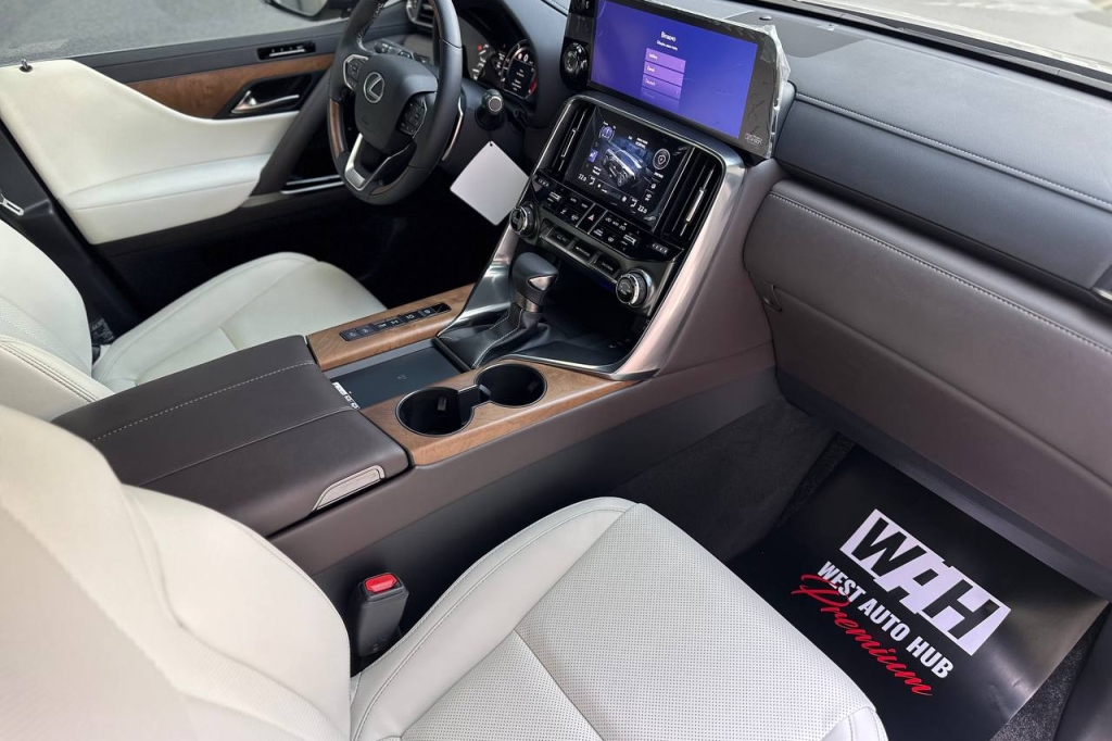 Lexus LX 500d 2022 фото 13