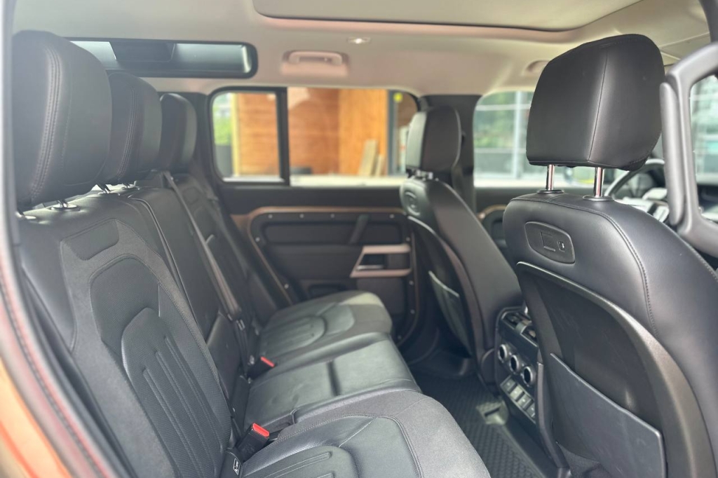Land Rover Defender 2020 photo 17