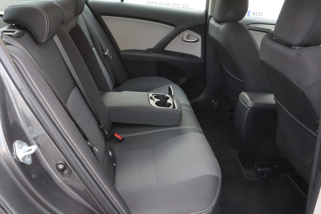 Toyota Avensis фото 17