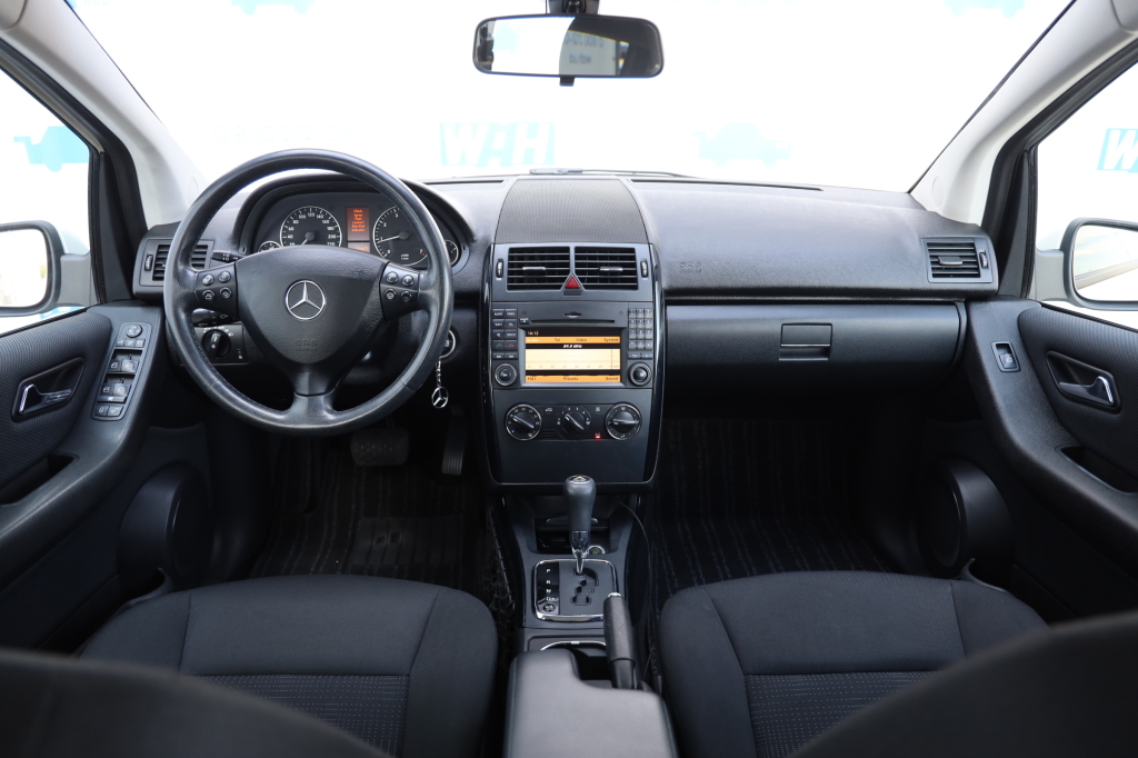 Mercedes-Benz A-Class A180 W169 2011 photo 35