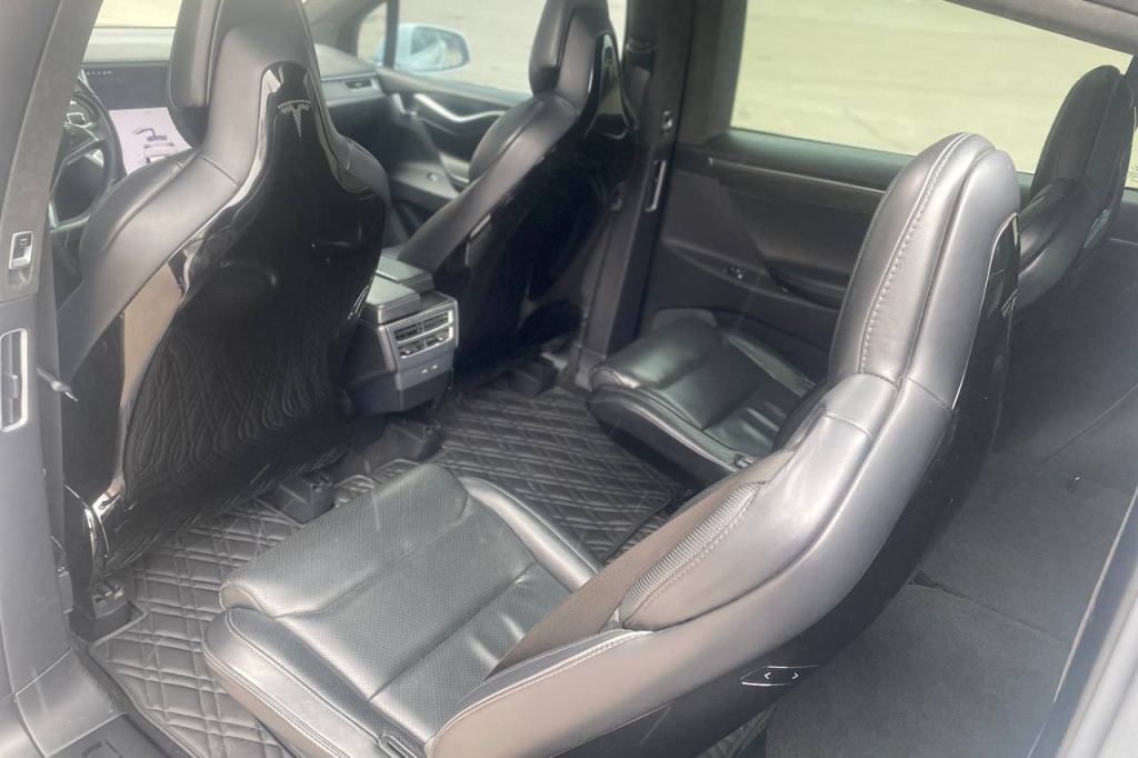 Tesla Model X 90D 2016 фото 12