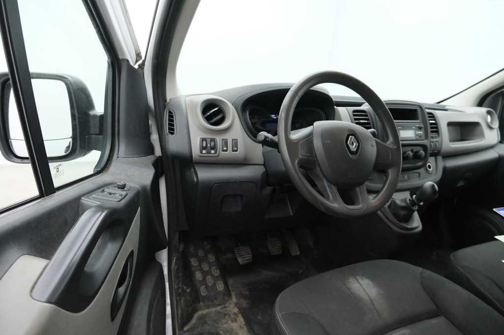 Renault Trafic 2015 photo 1